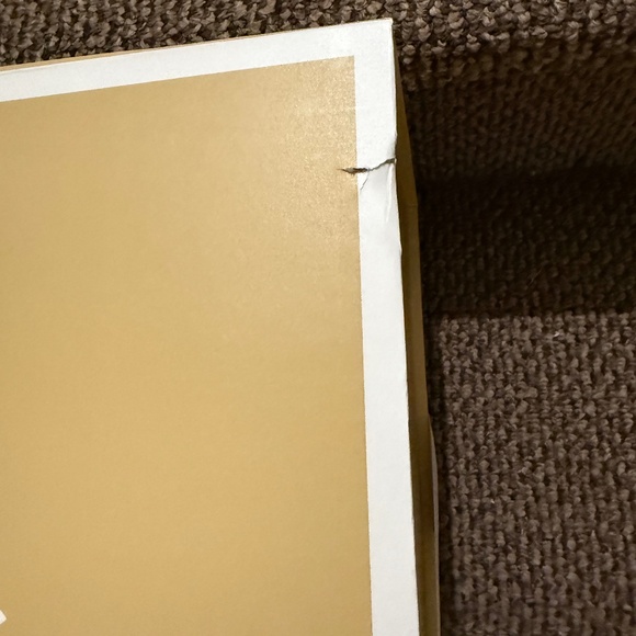 🎁 Elegant Michael Kors Gift Box – Perfect for Gifting - Picture 3 of 3